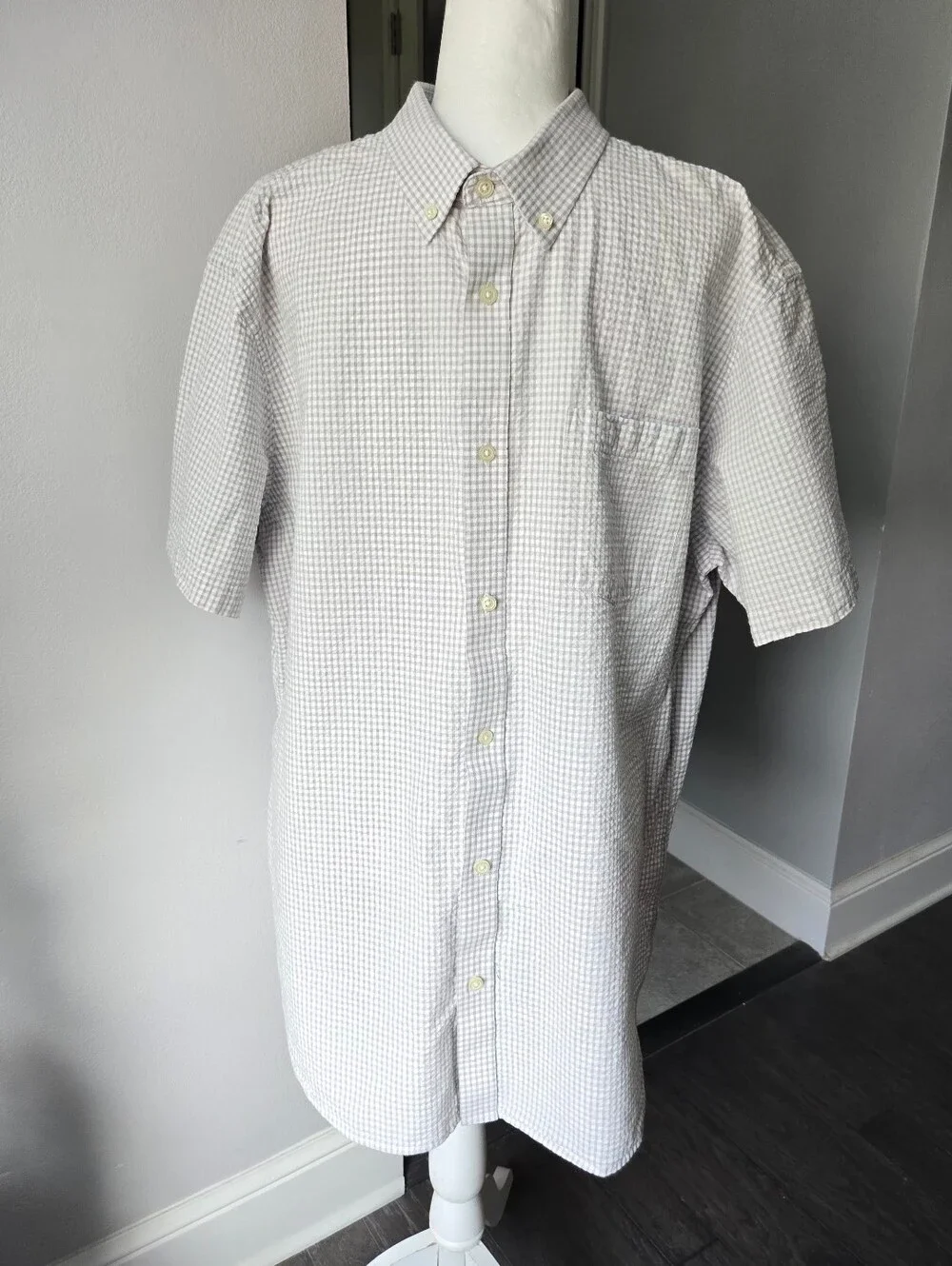Banana Republic Light Gray and White Gingham Short Sleeve Button-Down Shirt XXL